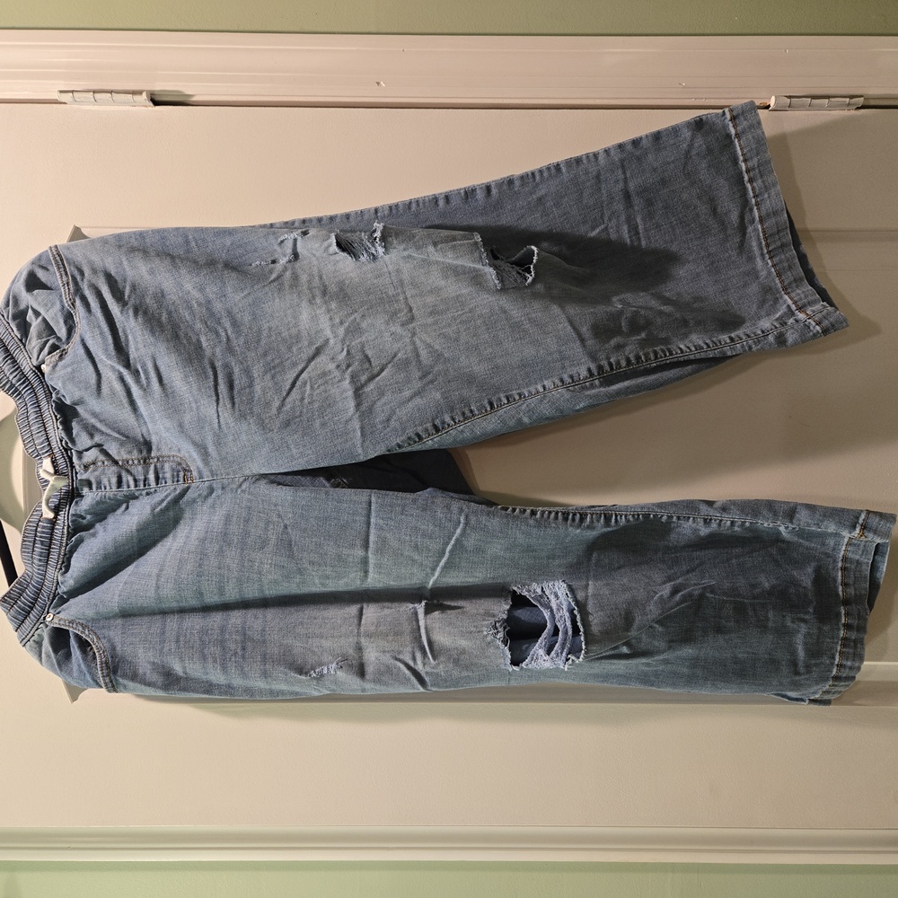 Lane Bryant  distressed crop capri jeans 👖 size 20